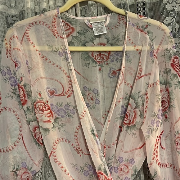 Secret Treasures Sheer Robe with Roses - Picture 4 of 4